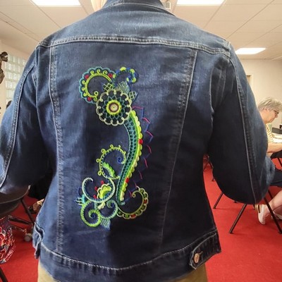 Des fils et du denim.